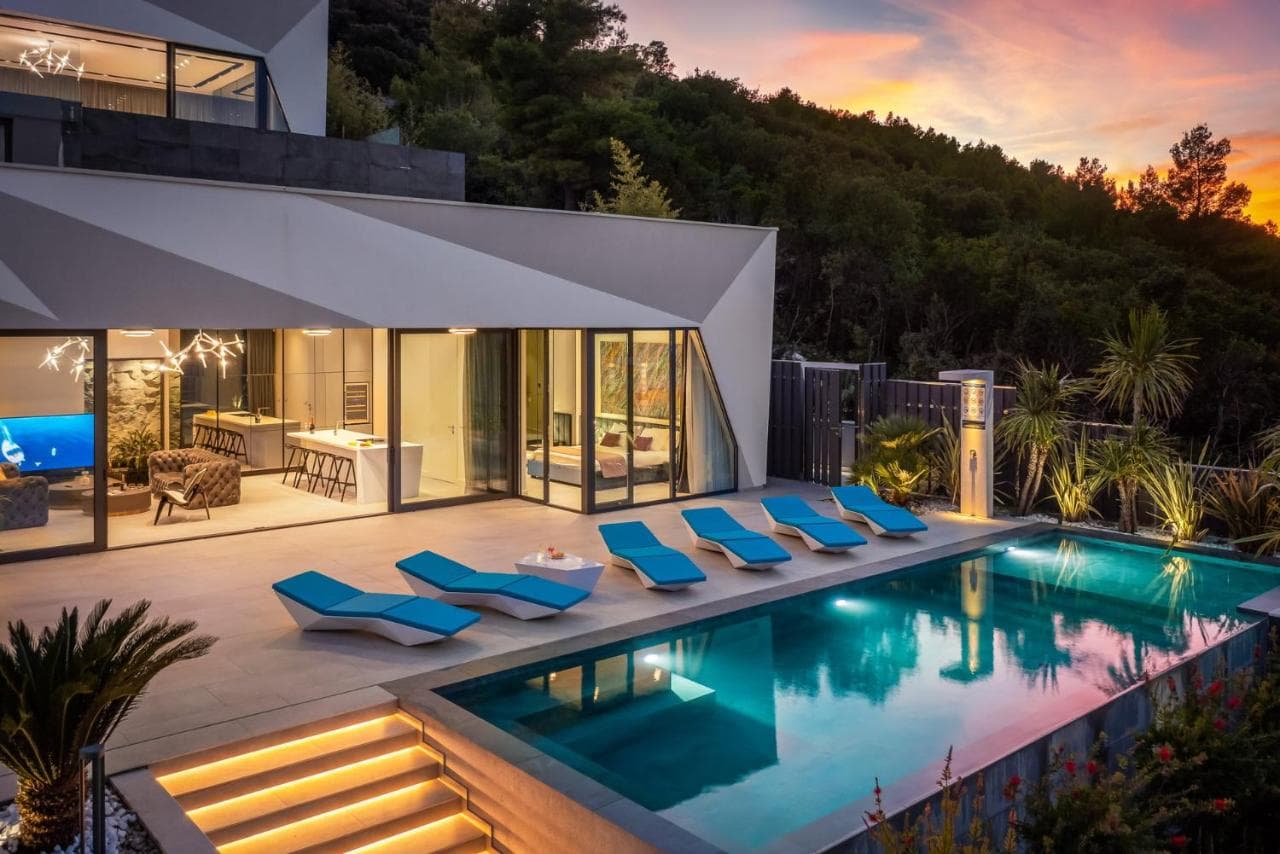 DIAMOND VILLA gallery image 7