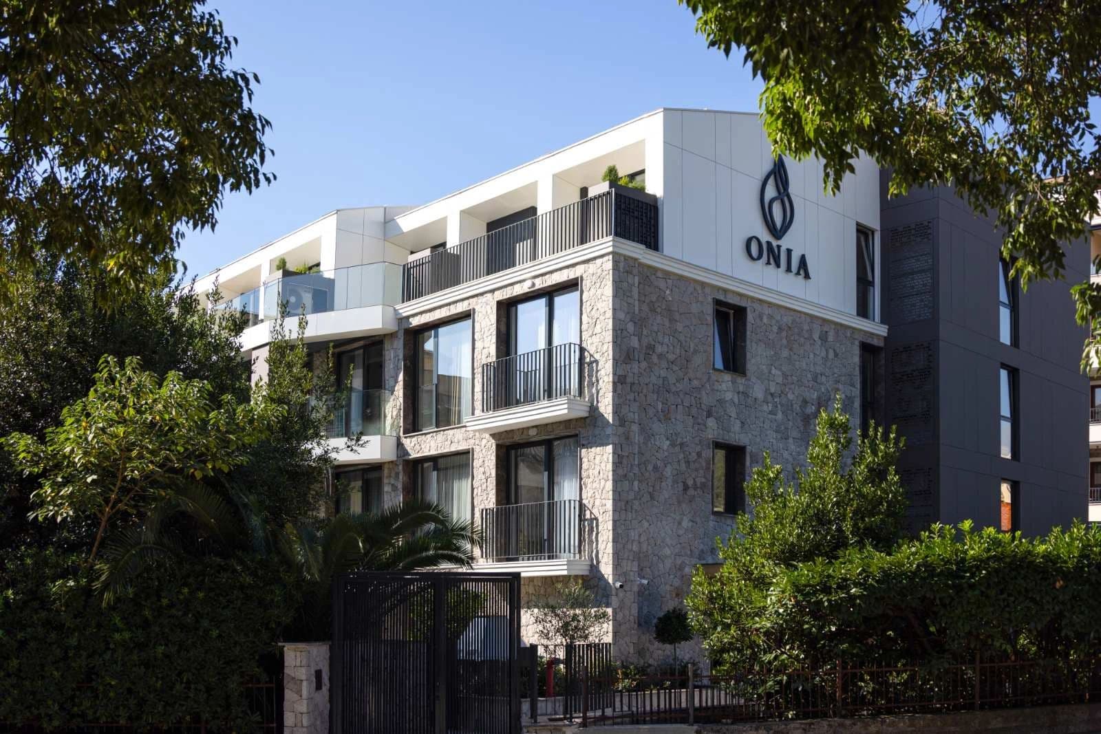 ONIA LUXURY gallery image 7