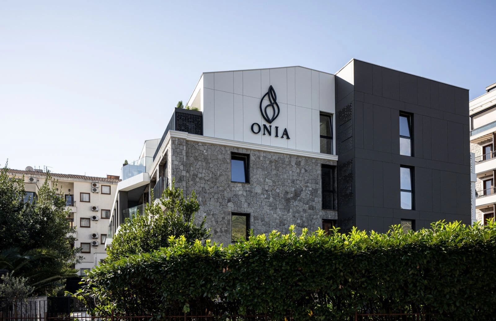ONIA LUXURY gallery image 3